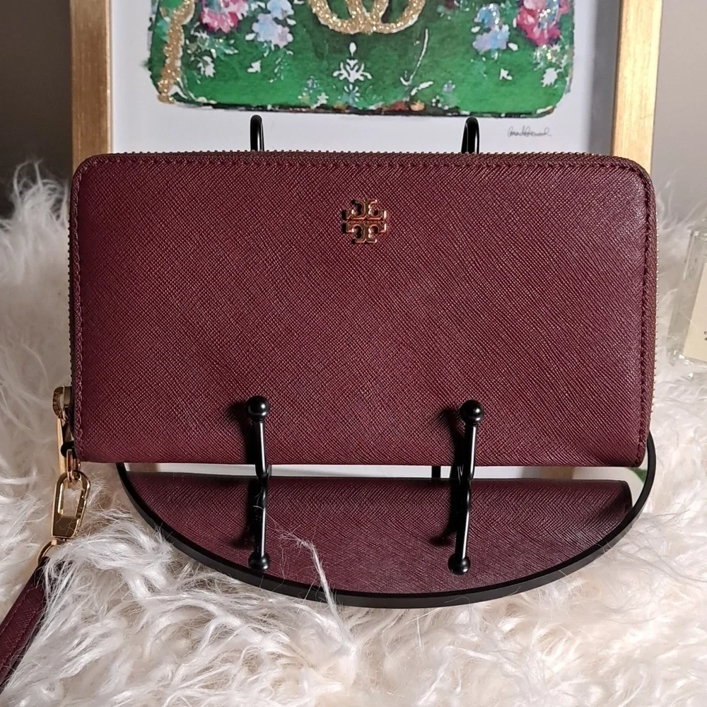 Tory Burch NWOTs Emerson Wristlet Zip Continental